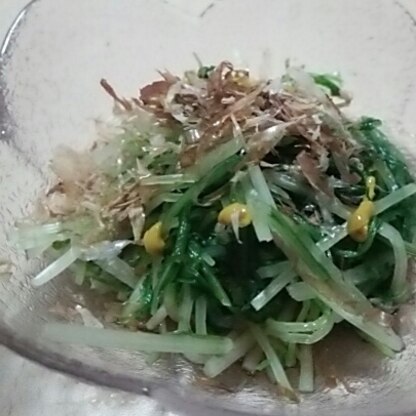 水菜のおひたしは初めてです☆しゃきしゃきで美味しいですね( ＾ω＾ )シンプルで水菜も引き立ってます！